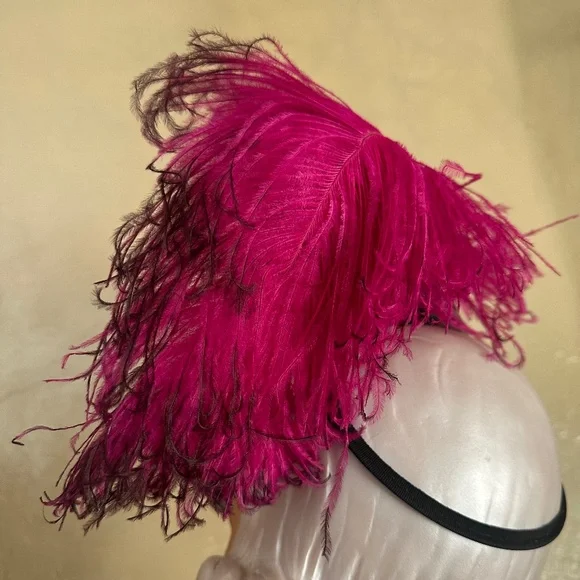 ALLURING 1930s' BLACK CRIN TILT HAT WITH FUCHSIA OSTRICH FEATHER EDGED IN BLACK